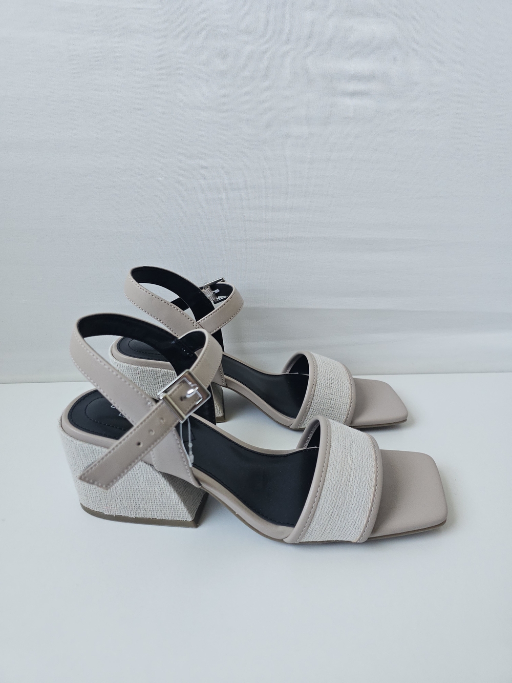NEW Liz Claiborne Block Heel Sandals - Size 8.5 - Picture 6 of 16